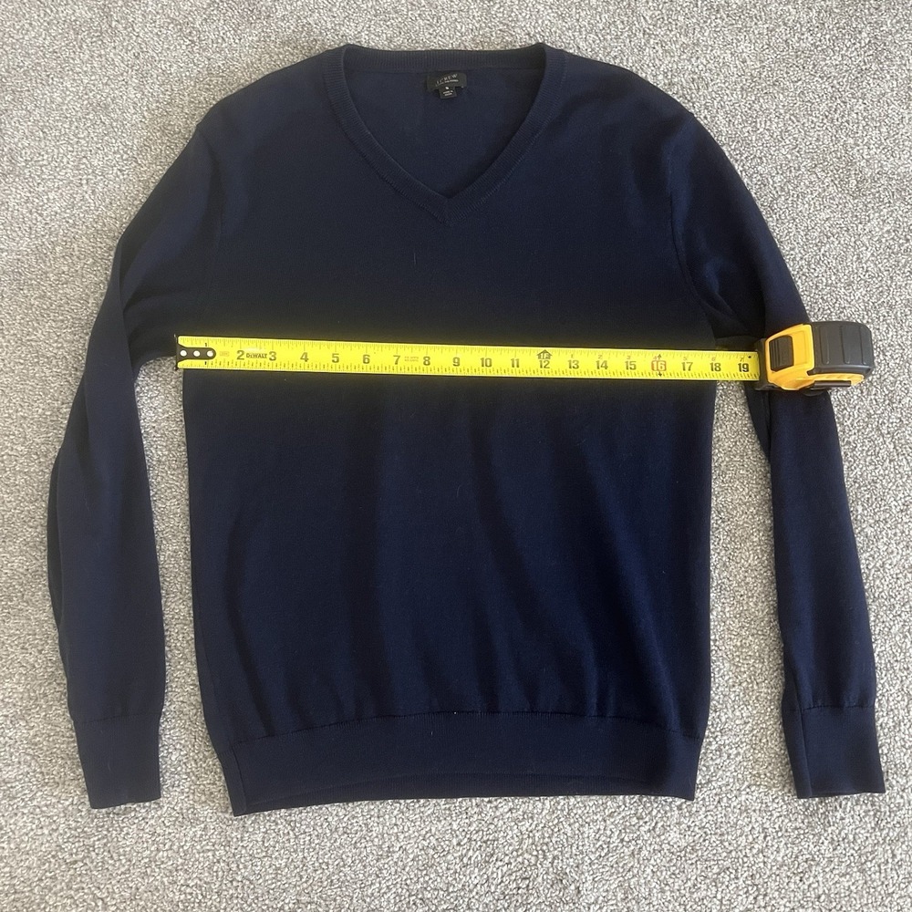 J. CREW Sweater Men's Small Slim Navy Blue V- Neck 100% Merino Wool Lightweight - Picture 3 of 4